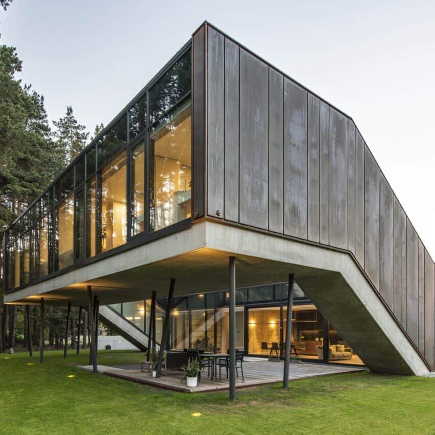 GYVENAMASIS NAMAS UPĖTAKIŲ G.