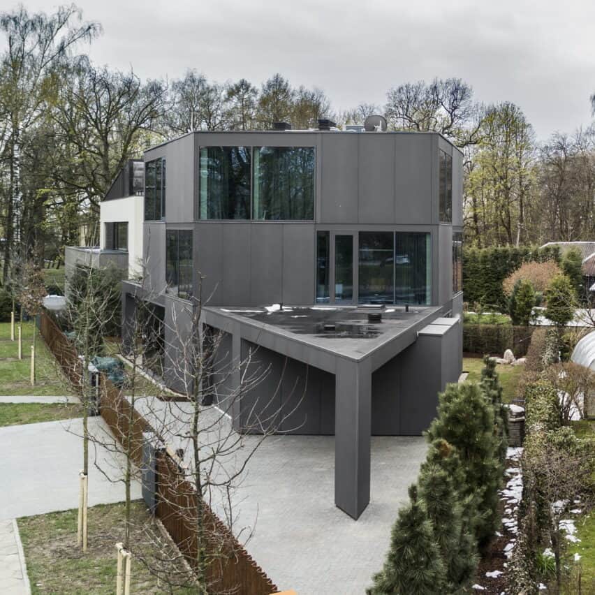 GYVENAMASIS NAMAS PERKŪNO AL.