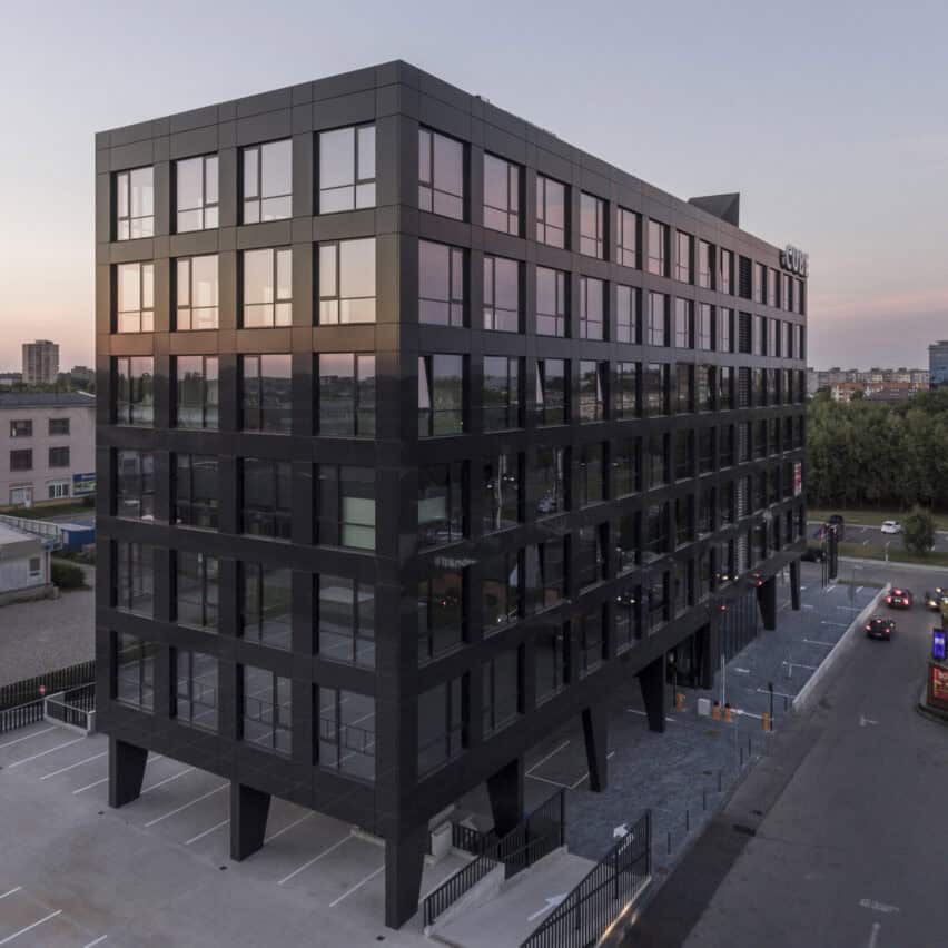 BIURŲ PASTATAS „CUBE“ SAVANORIŲ PR.