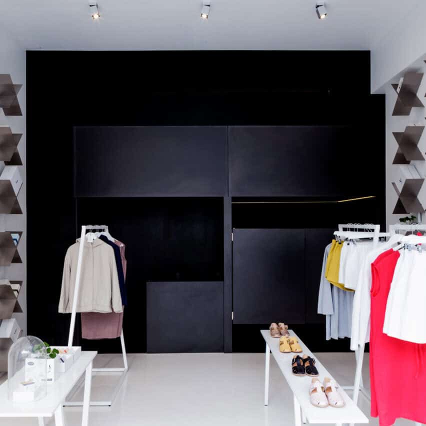 HOUSE OF NAIVE INTERJERAS DIDŽIOJOJE G.