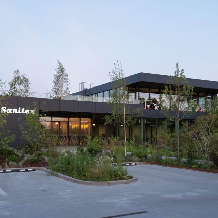 ADMINISTRACINIS PASTATAS „SANITEX” RAUDONDVARIO PL.