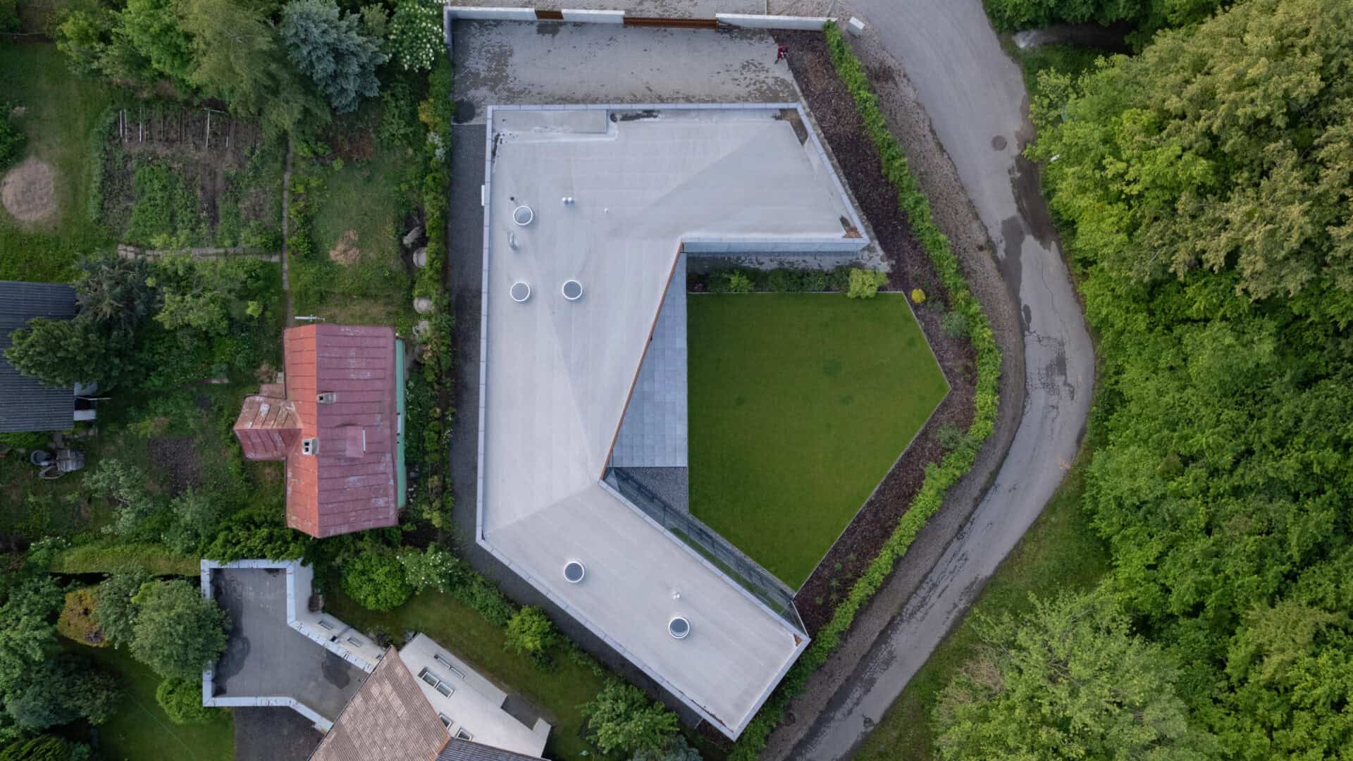 GYVENAMASIS NAMAS LEKĖČIŲ G.