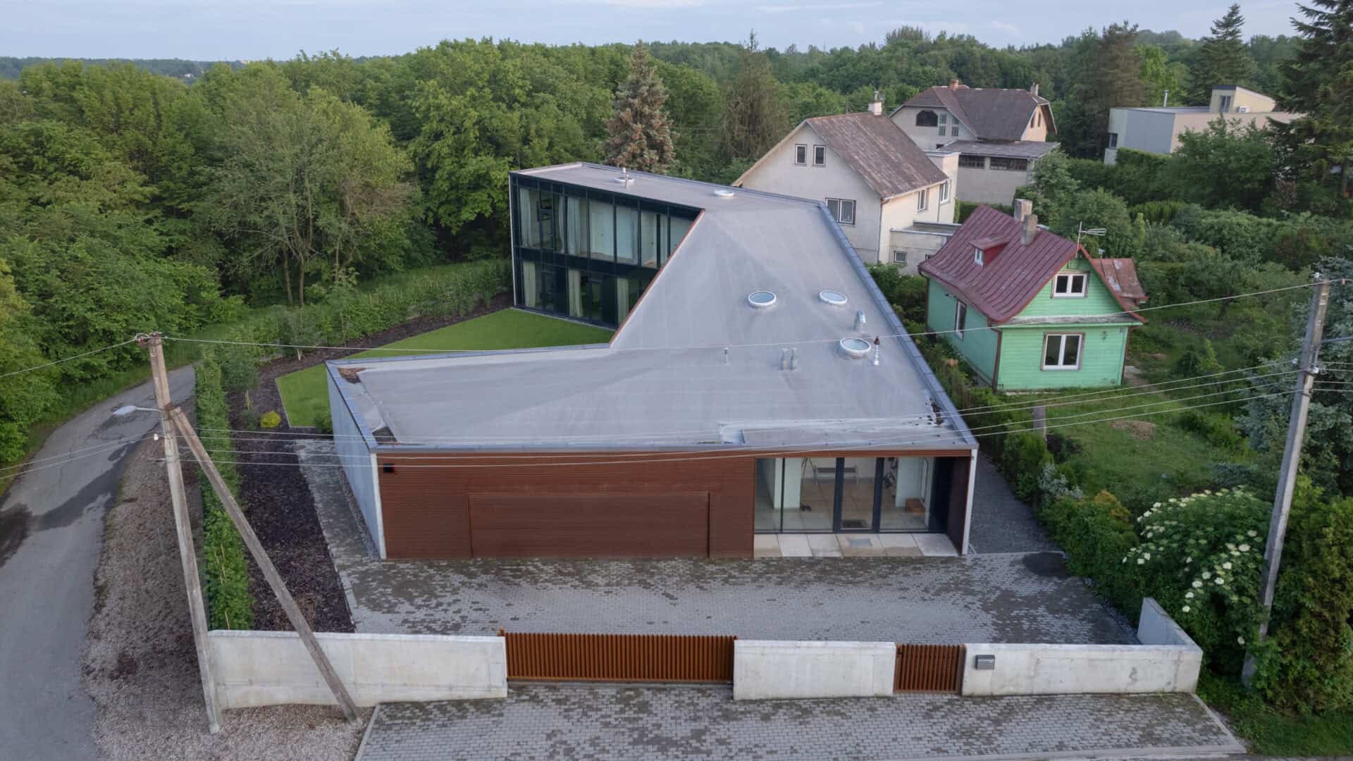 GYVENAMASIS NAMAS LEKĖČIŲ G.